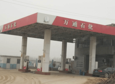 江苏东海黑加油站泛滥村头 安全隐患与监管之痛